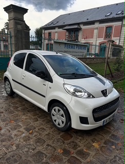PEUGEOT 107